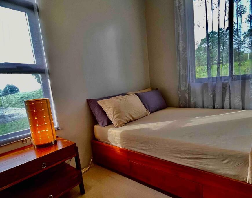 Overlooking Staycation At Sandari Batulao Tagaytay City Exteriör bild