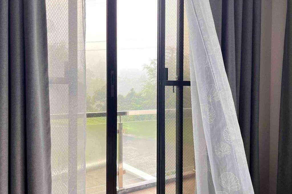 Overlooking Staycation At Sandari Batulao Tagaytay City Exteriör bild