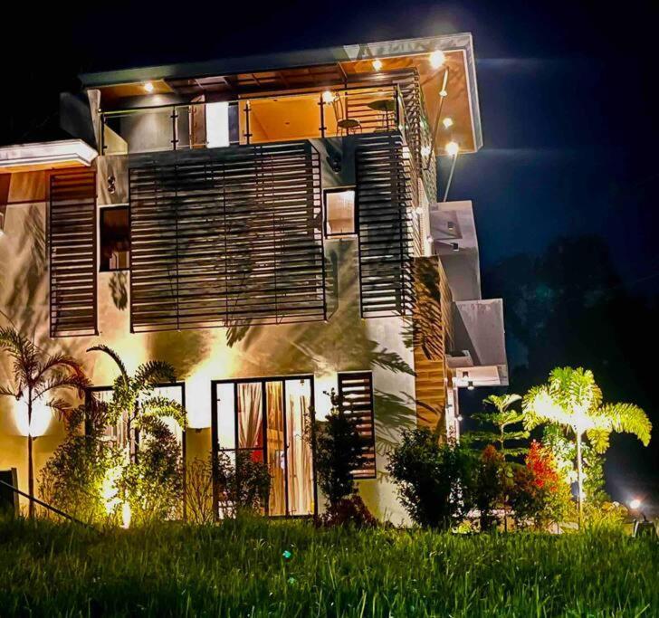 Overlooking Staycation At Sandari Batulao Tagaytay City Exteriör bild