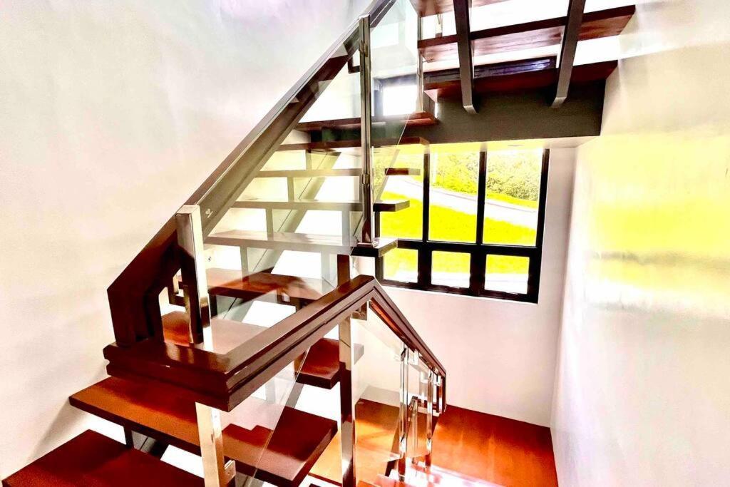 Overlooking Staycation At Sandari Batulao Tagaytay City Exteriör bild