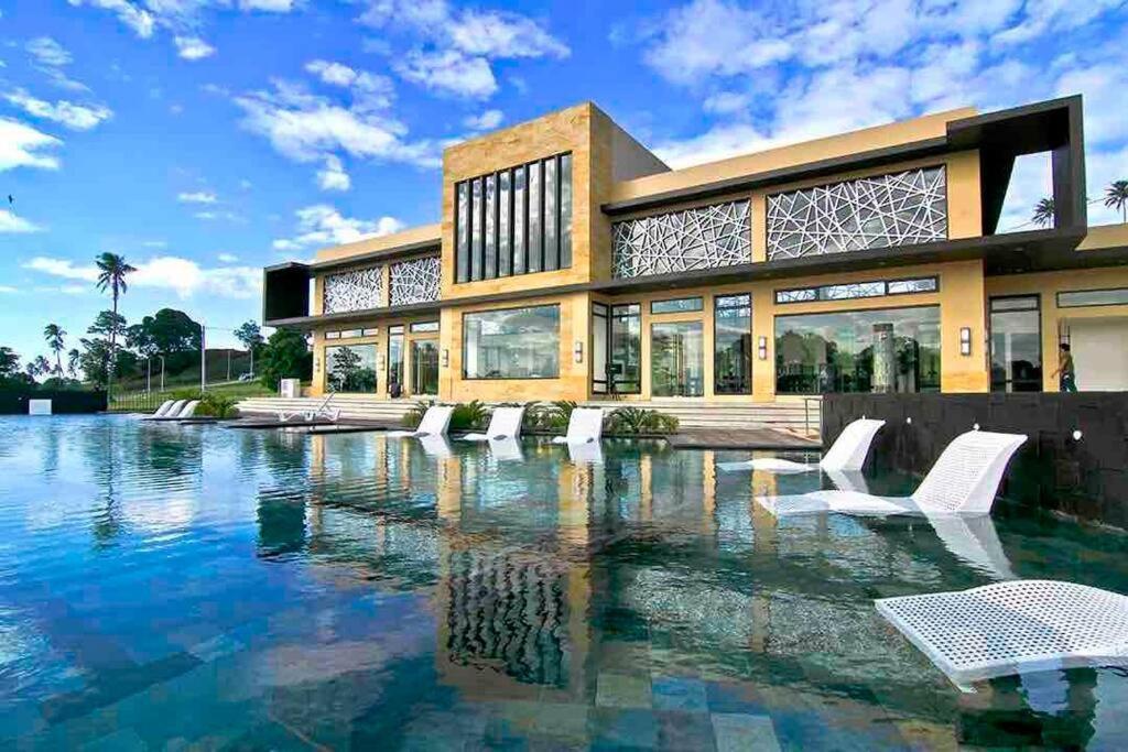 Overlooking Staycation At Sandari Batulao Tagaytay City Exteriör bild