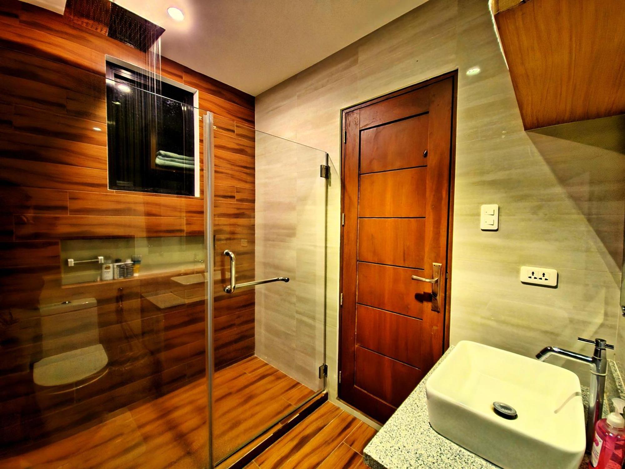 Overlooking Staycation At Sandari Batulao Tagaytay City Exteriör bild